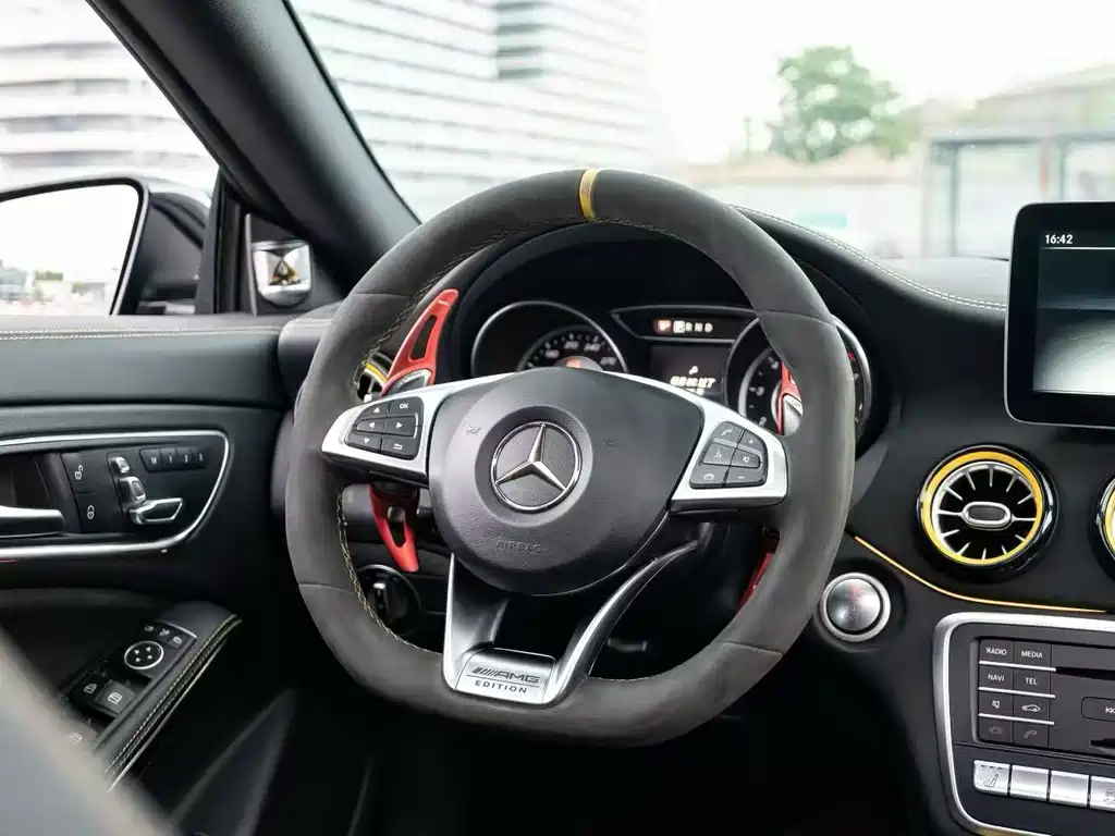 Mercedes-Benz CLA AMG — фото 6