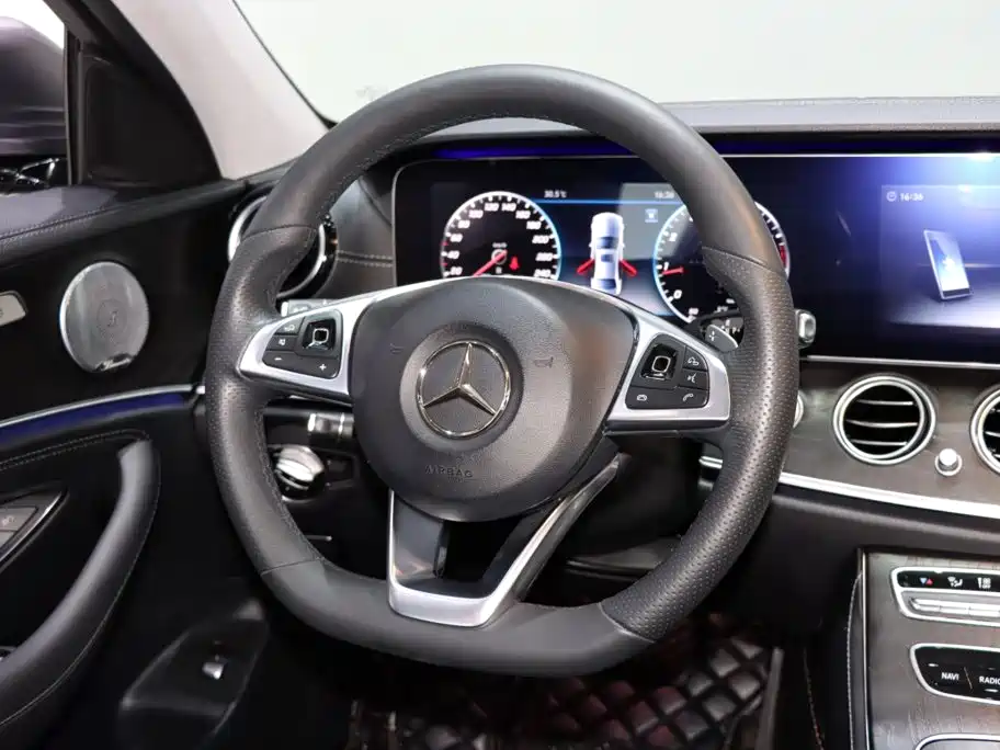 Mercedes-Benz E-Class — фото 14
