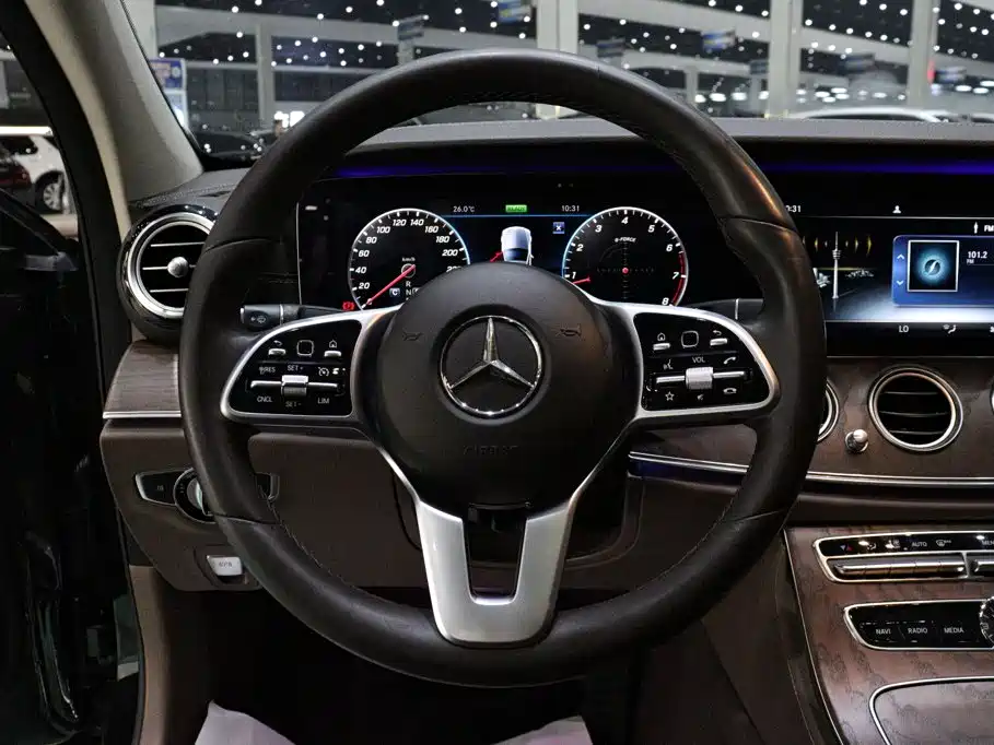 Mercedes-Benz E-Class — фото 13