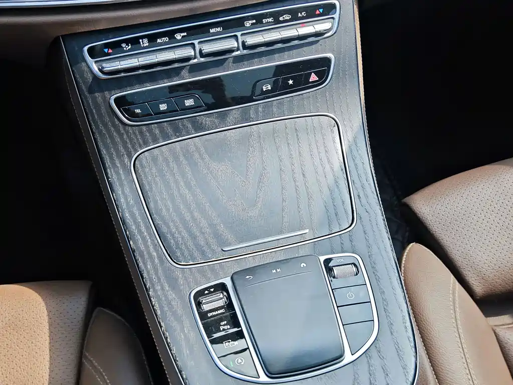 Mercedes-Benz E-Class — фото 14