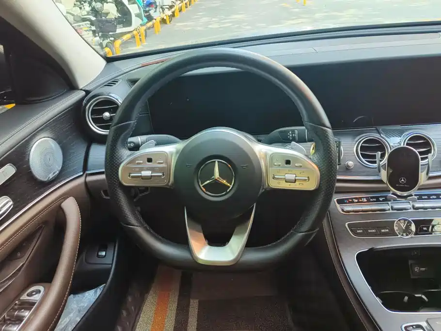 Mercedes-Benz E-Class — фото 15