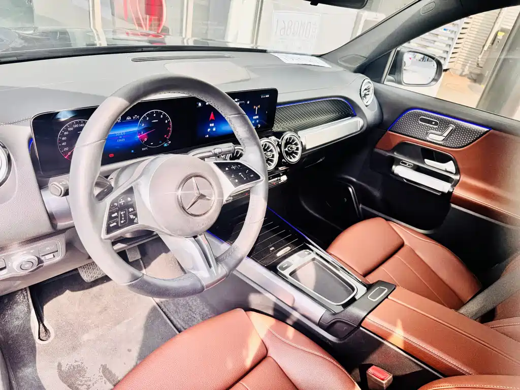 Mercedes-Benz GLB — фото 11