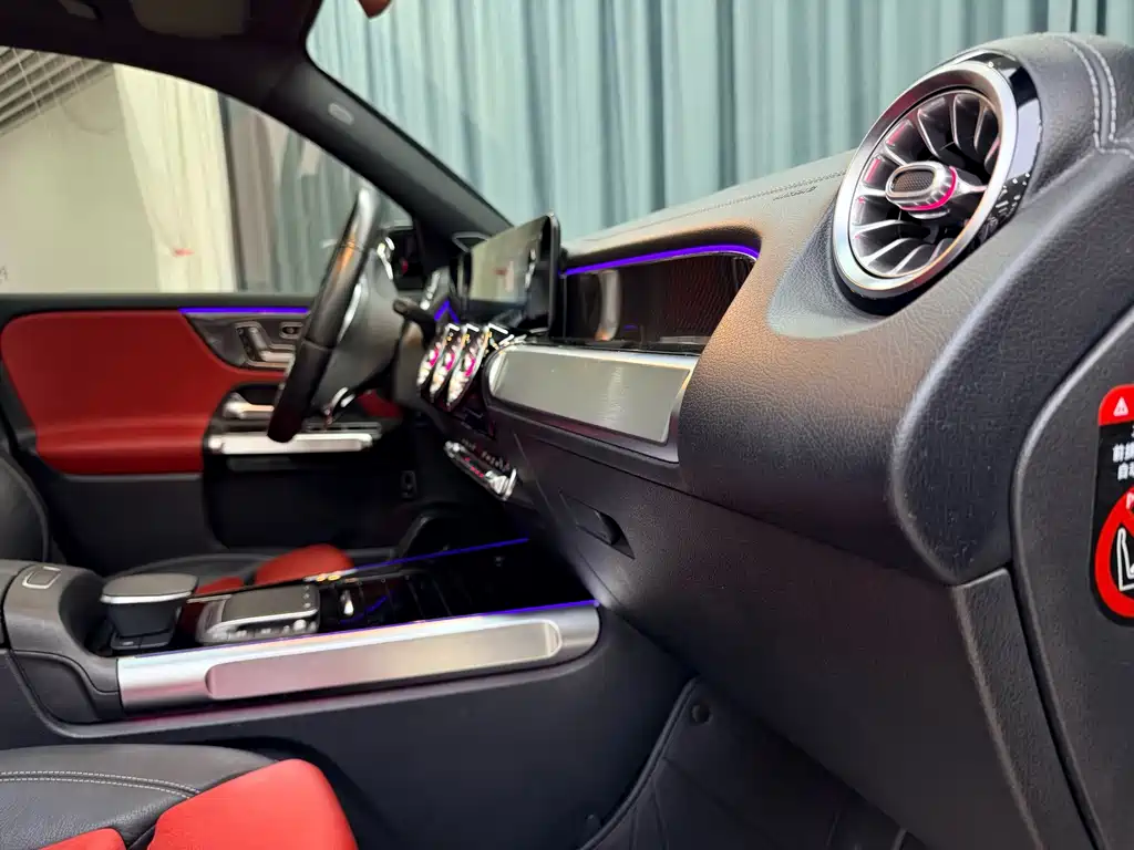 Mercedes-Benz GLB AMG — фото 24