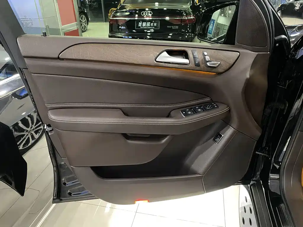 Mercedes-Benz GLE (Import) — фото 15