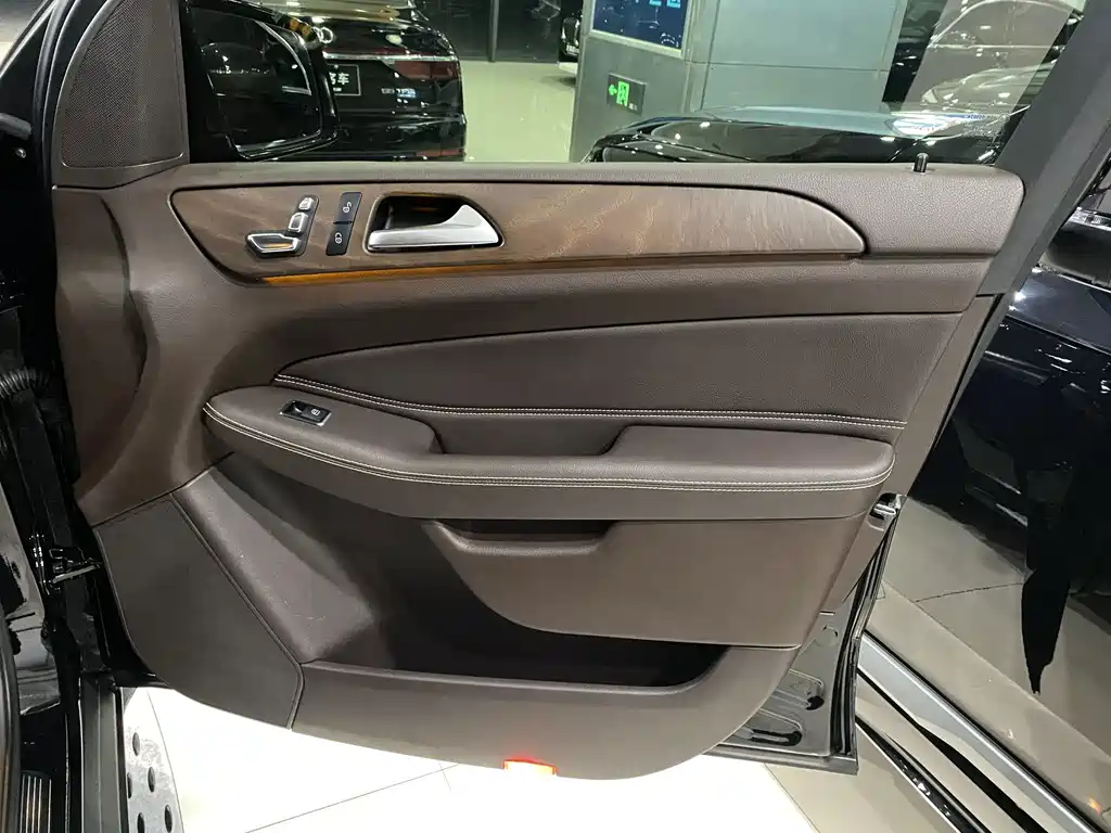 Mercedes-Benz GLE (Import) — фото 16