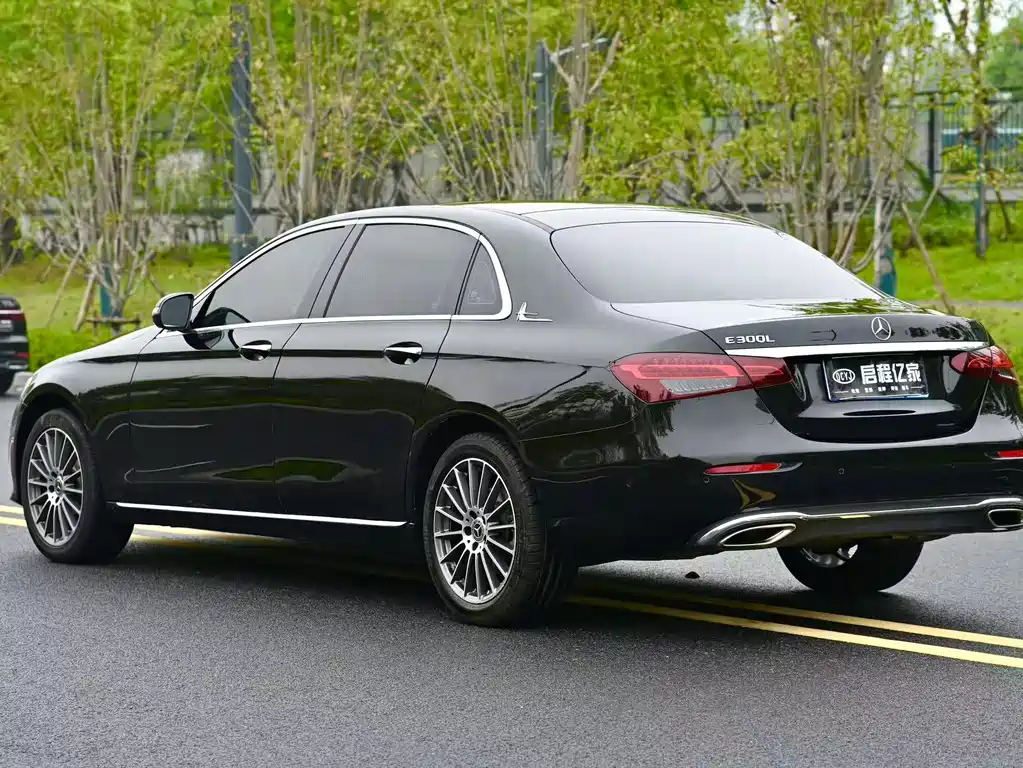 Mercedes-Benz E-Class — фото 14