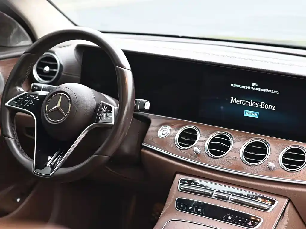 Mercedes-Benz E-Class — фото 6