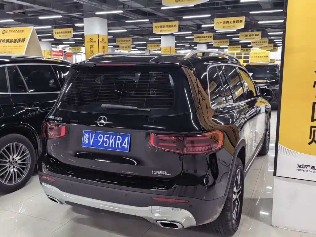 Mercedes-Benz GLB — фото 13