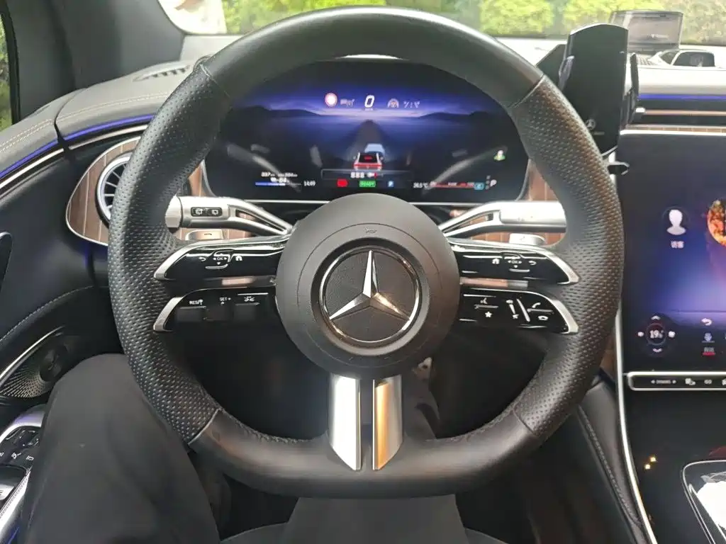 Mercedes-Benz EQE SUV — фото 3