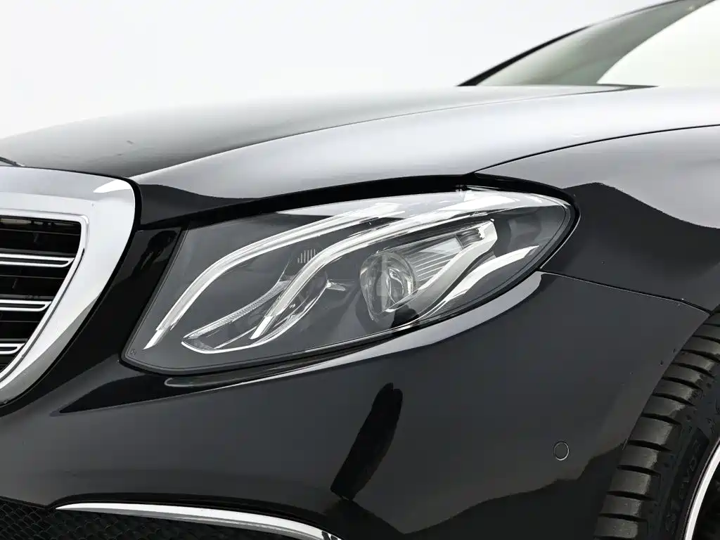Mercedes-Benz E-Class — фото 11