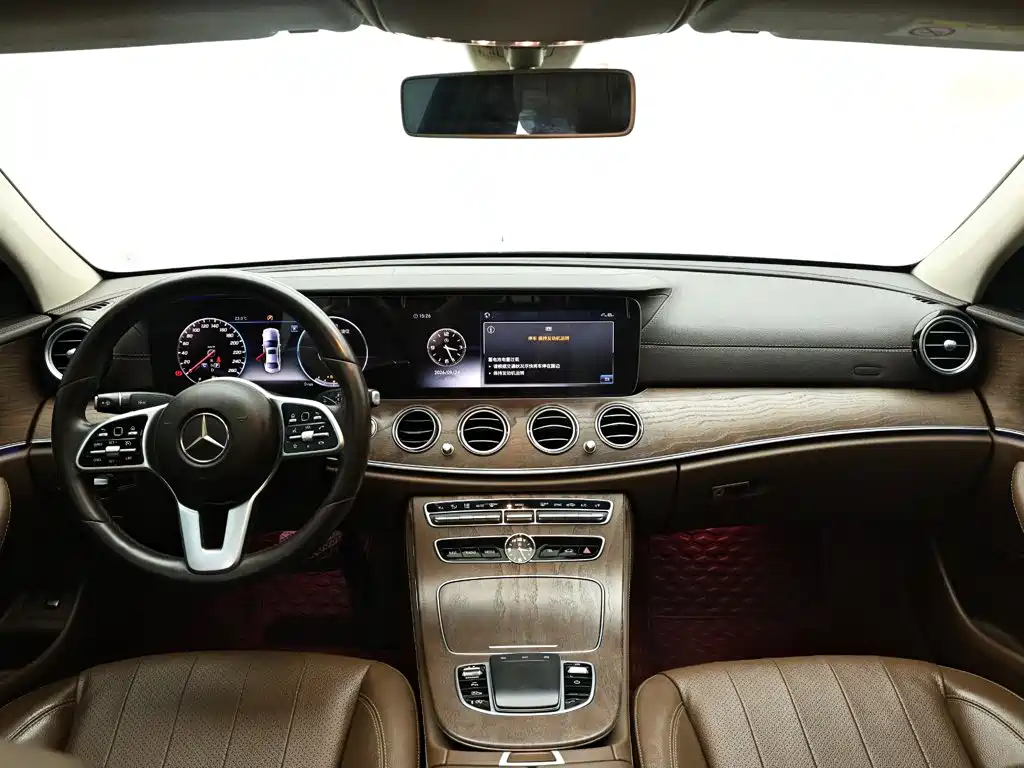 Mercedes-Benz E-Class — фото 17