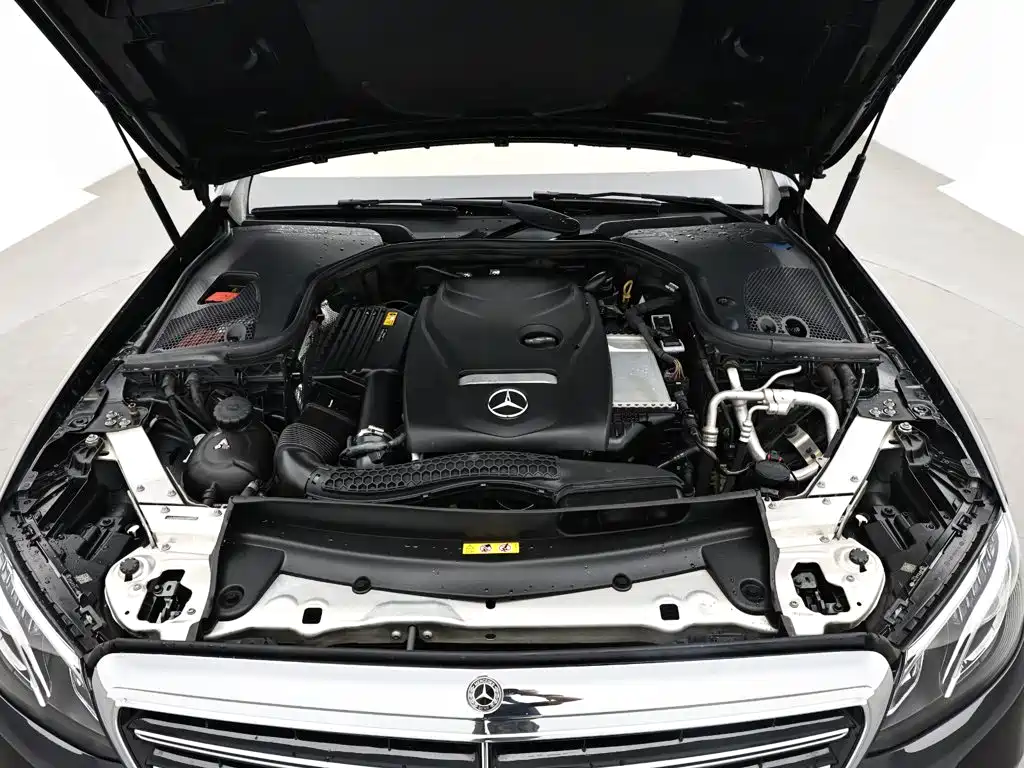 Mercedes-Benz E-Class — фото 18