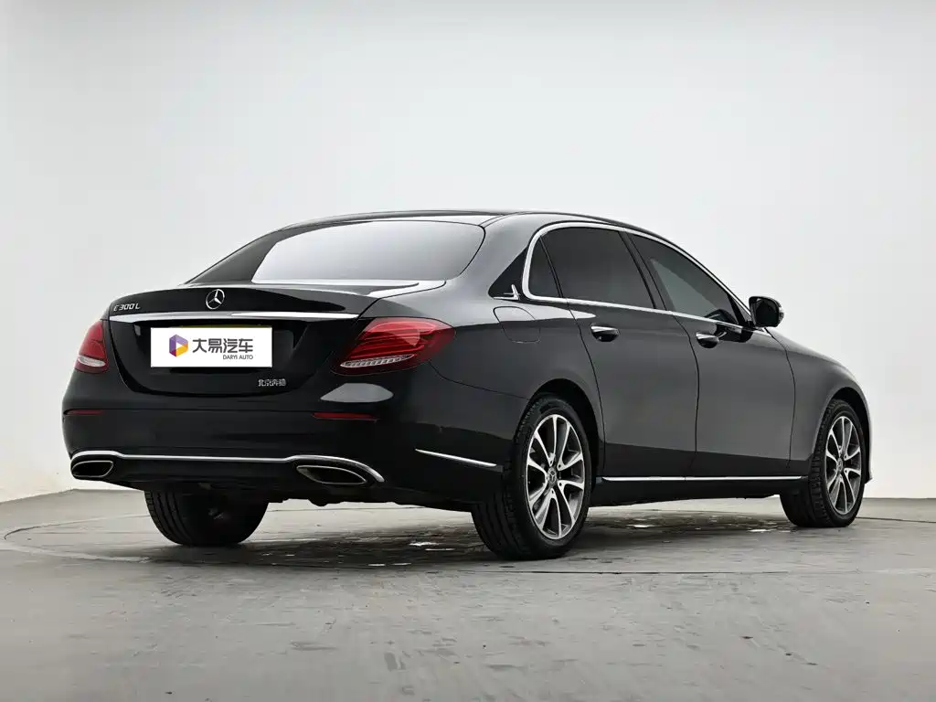 Mercedes-Benz E-Class — фото 3