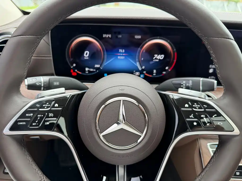 Mercedes-Benz E-Class — фото 11