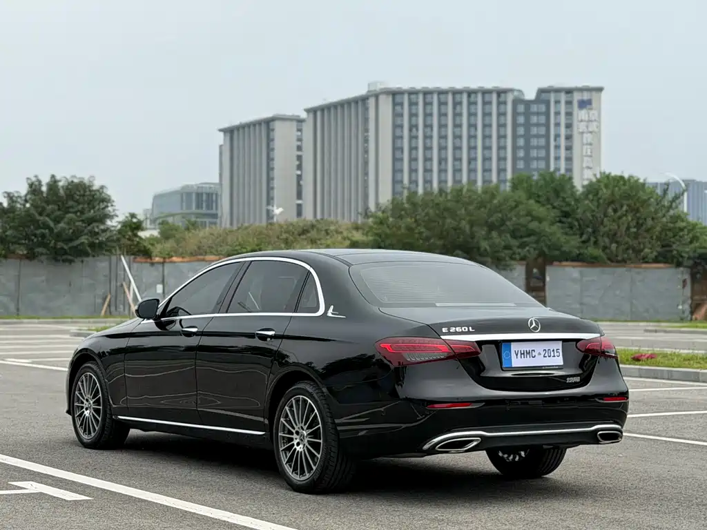 Mercedes-Benz E-Class — фото 17