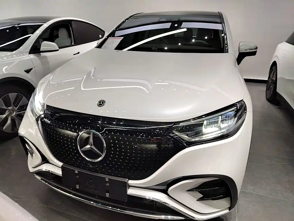 Mercedes-Benz EQE SUV — фото 3