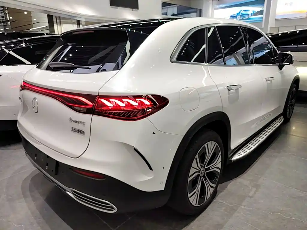 Mercedes-Benz EQE SUV — фото 7