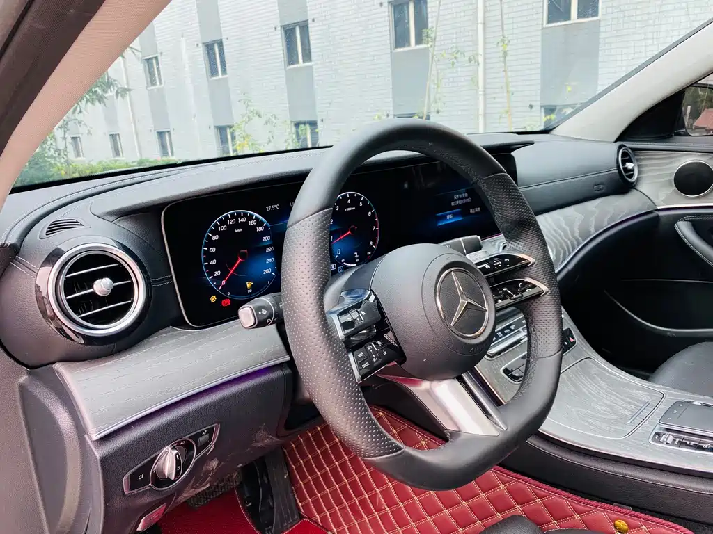 Mercedes-Benz E-Class — фото 10