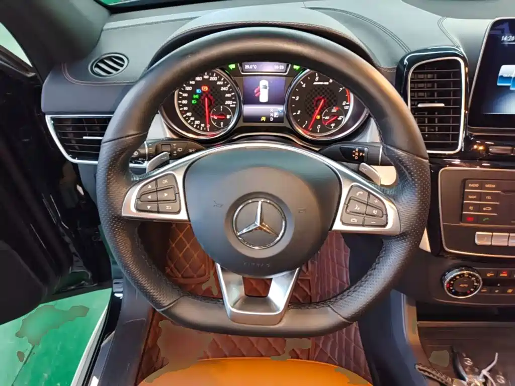 Mercedes-Benz GLE AMG — фото 11