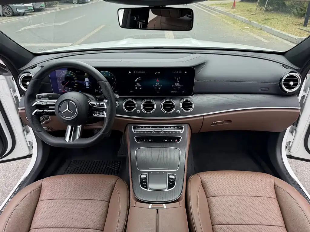 Mercedes-Benz E-Class — фото 18