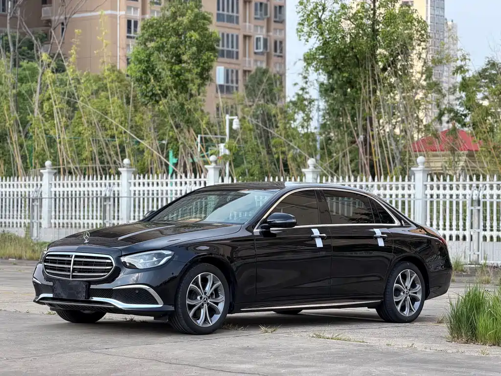 Mercedes-Benz E-Class — фото 2