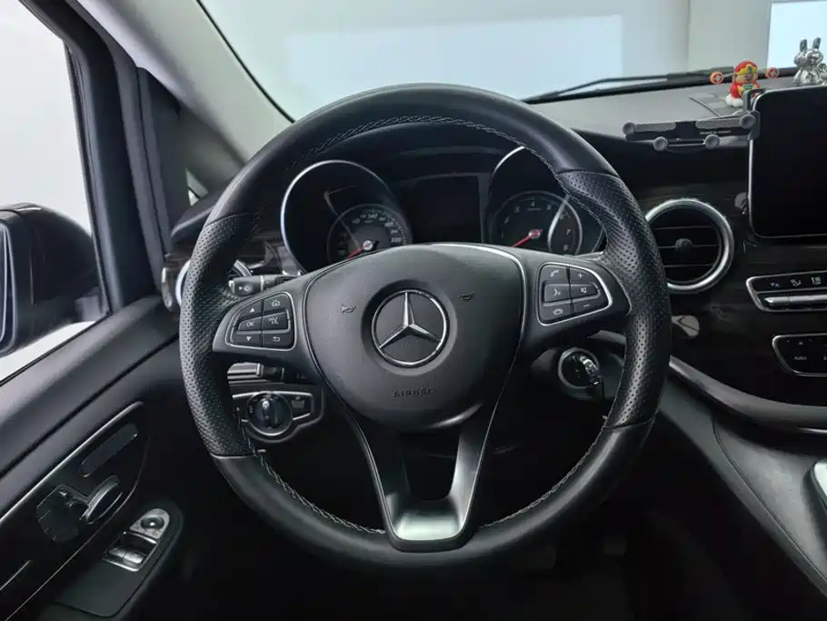 Mercedes-Benz V-Class — фото 15