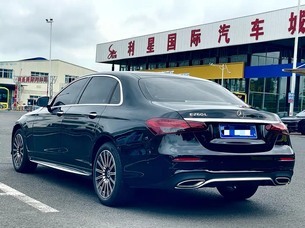 Mercedes-Benz E-Class — фото 4