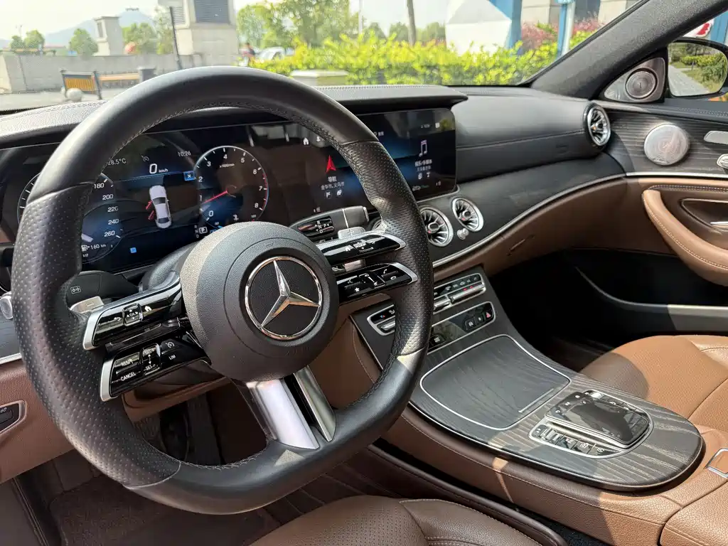 Mercedes-Benz E-Class — фото 14