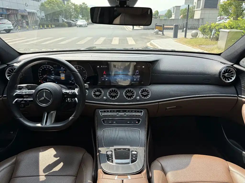 Mercedes-Benz E-Class — фото 10