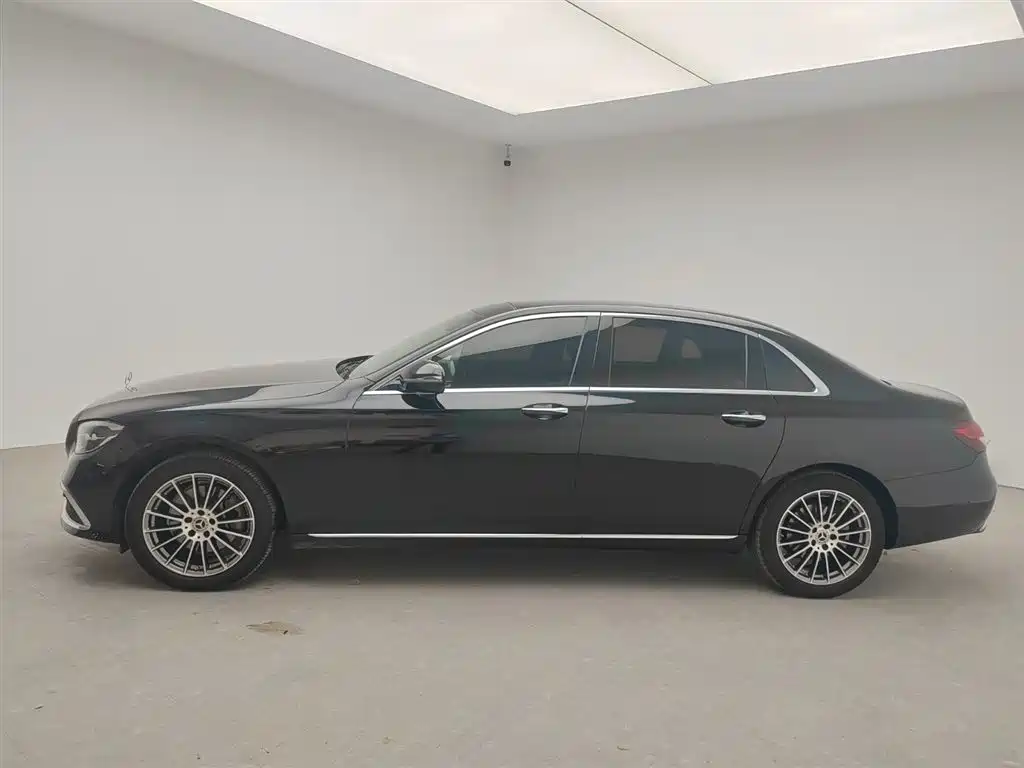 Mercedes-Benz E-Class — фото 13