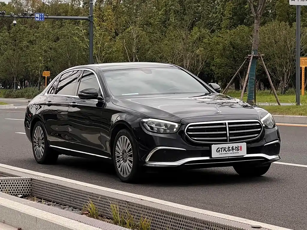 Mercedes-Benz E-Class — фото 2