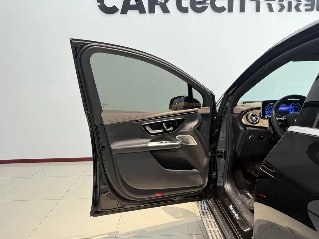 Mercedes-Benz EQE SUV — фото 11