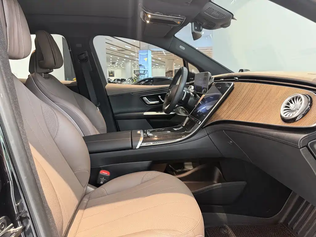 Mercedes-Benz EQE SUV — фото 13
