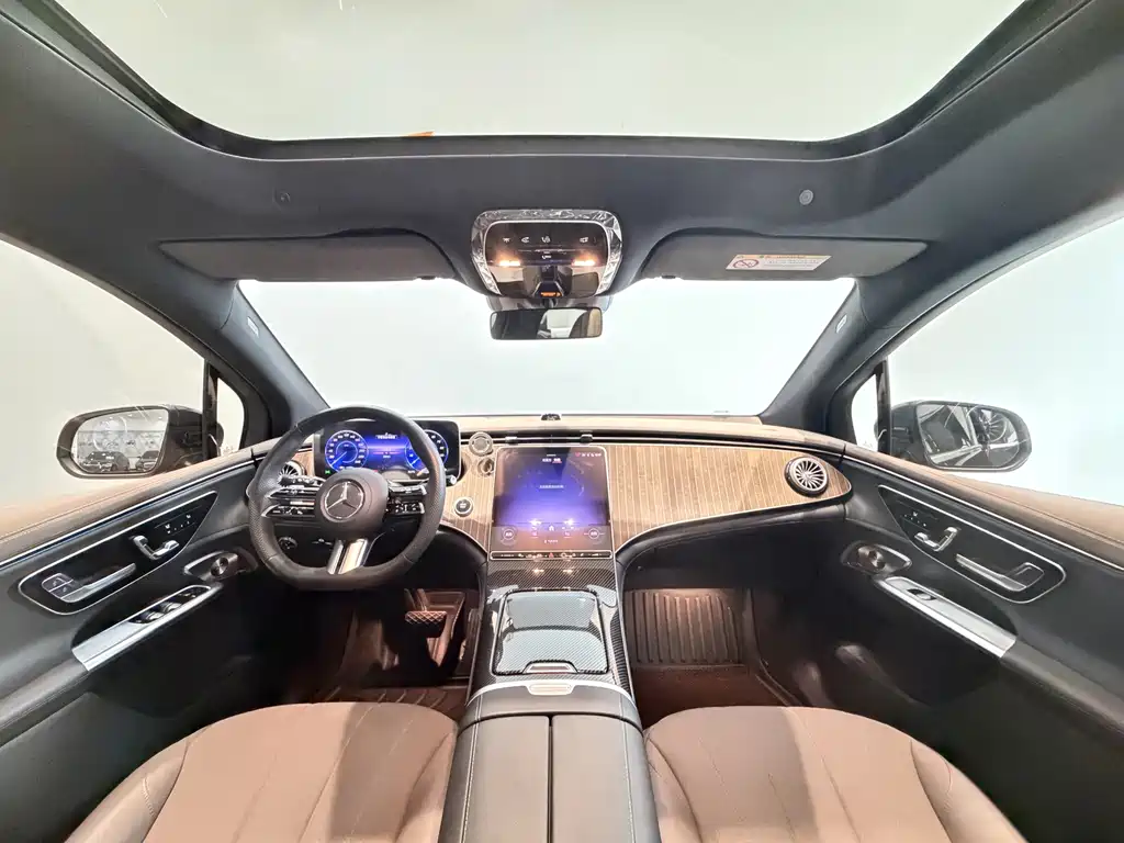 Mercedes-Benz EQE SUV — фото 14