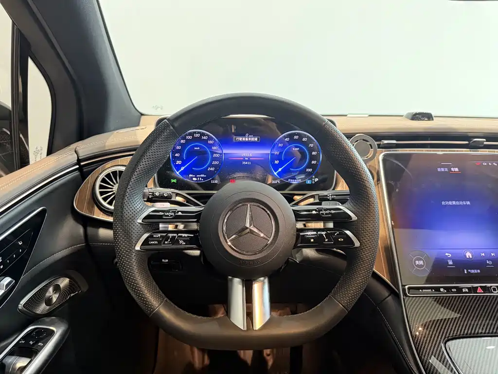 Mercedes-Benz EQE SUV — фото 17
