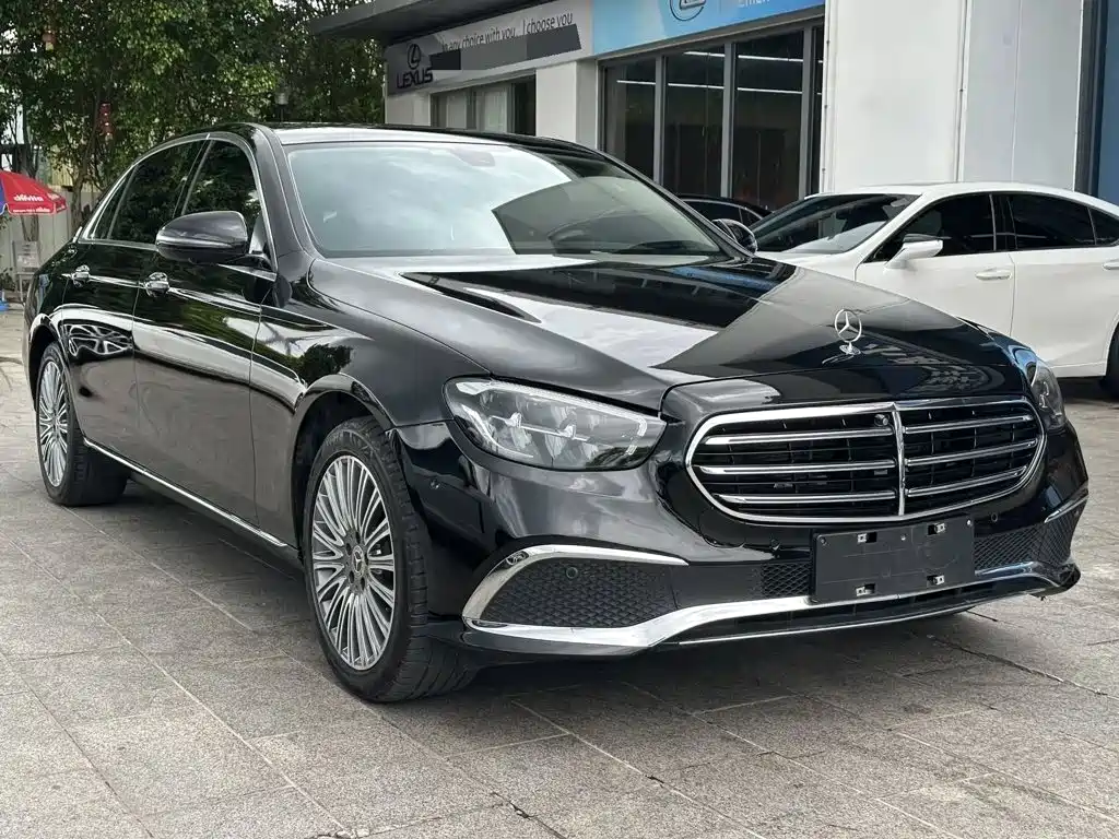 Mercedes-Benz E-Class — фото 2