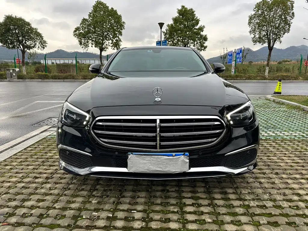 Mercedes-Benz E-Class — фото 2