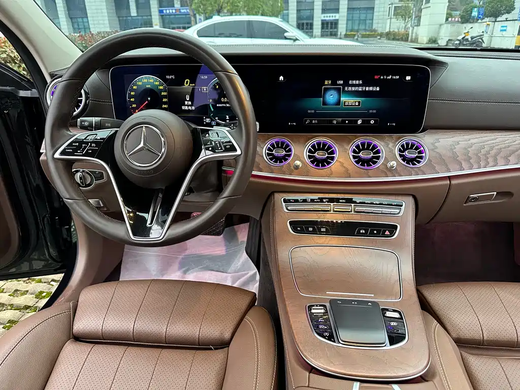 Mercedes-Benz E-Class — фото 13