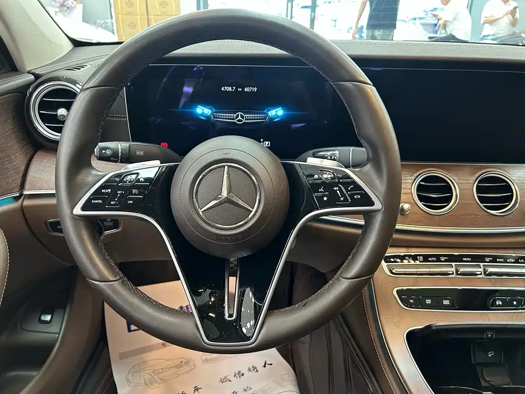 Mercedes-Benz E-Class — фото 14