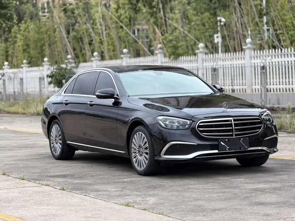 Mercedes-Benz E-Class — фото 15