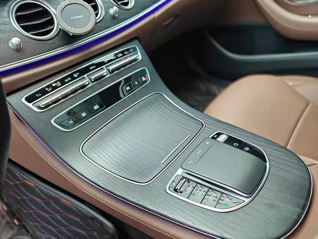 Mercedes-Benz E-Class — фото 11