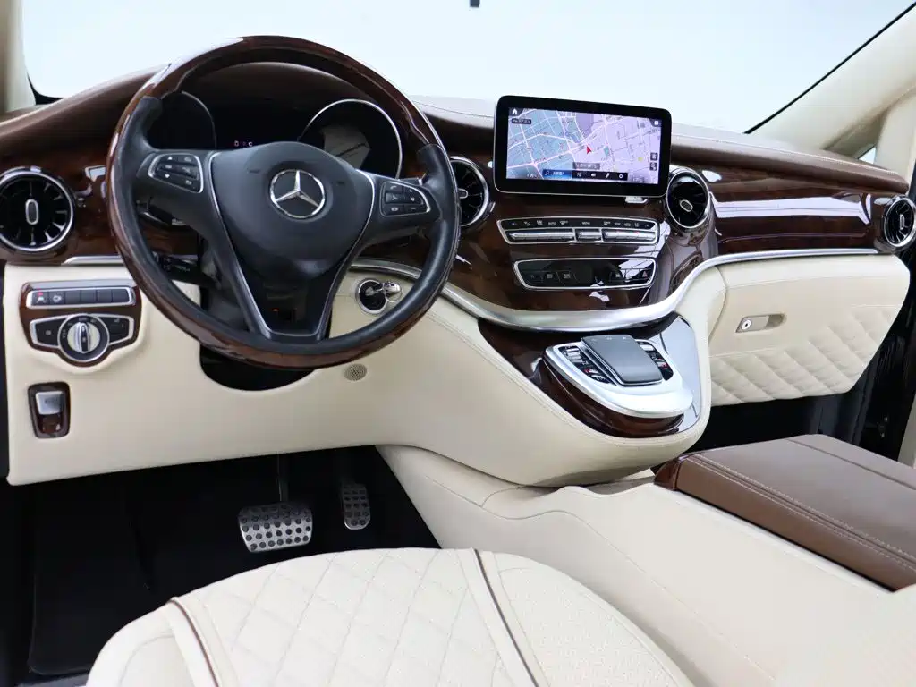 Mercedes-Benz V-Class — фото 10