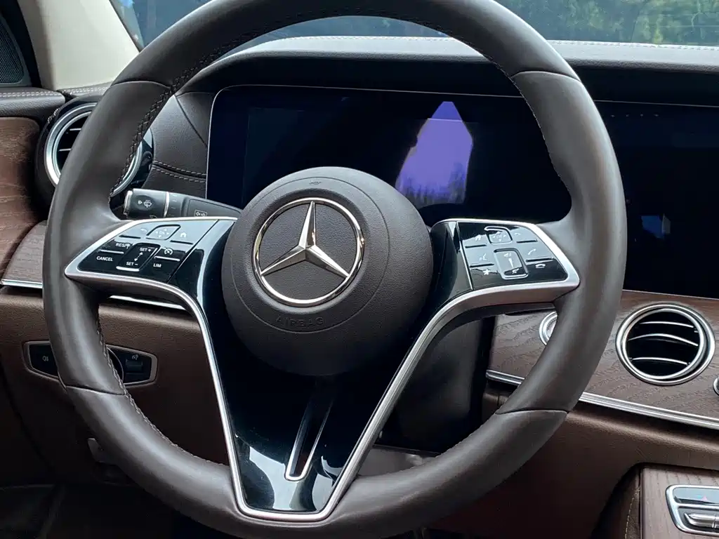 Mercedes-Benz E-Class — фото 11