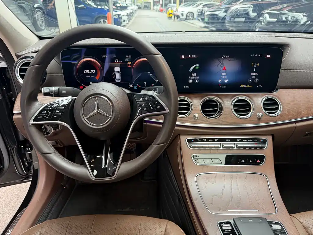 Mercedes-Benz E-Class — фото 13
