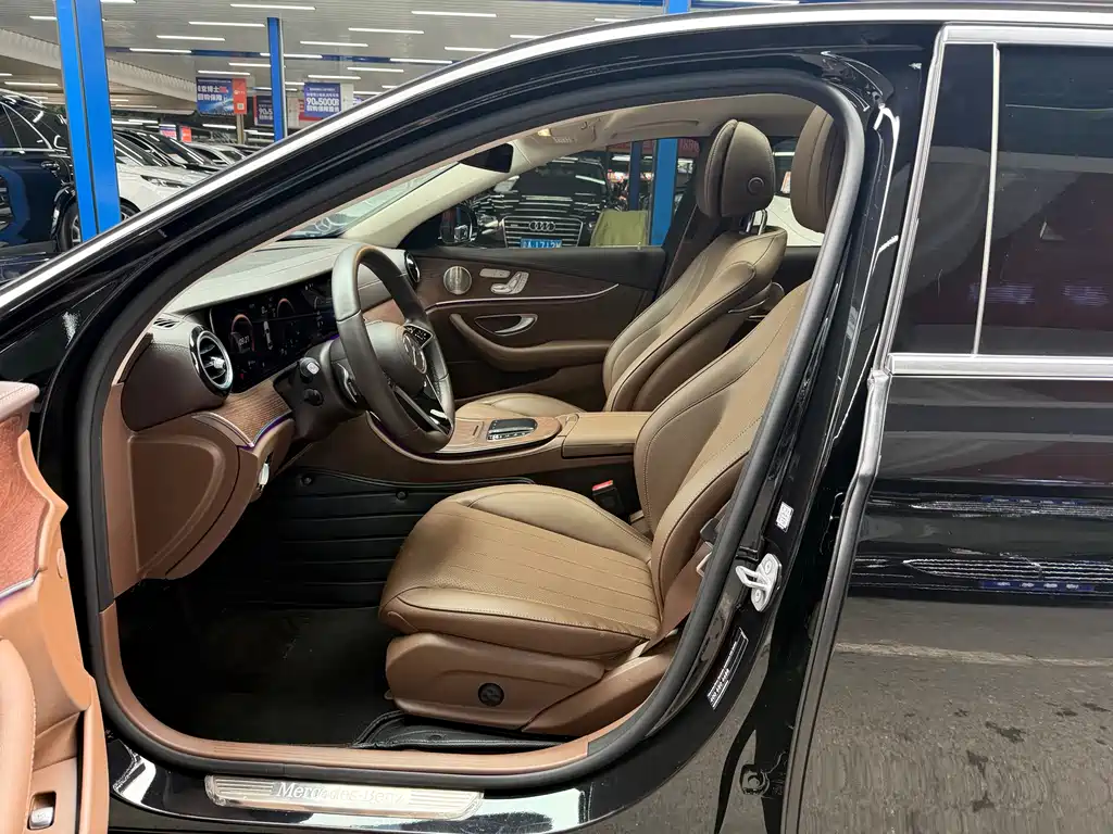 Mercedes-Benz E-Class — фото 6