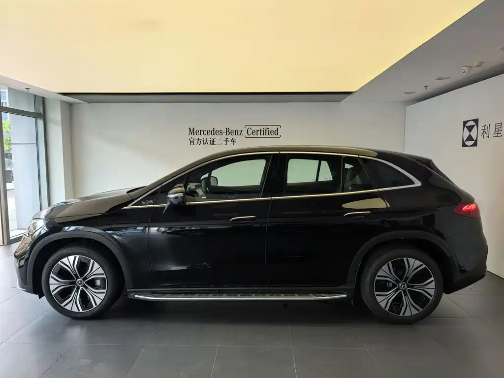 Mercedes-Benz EQE SUV — фото 3