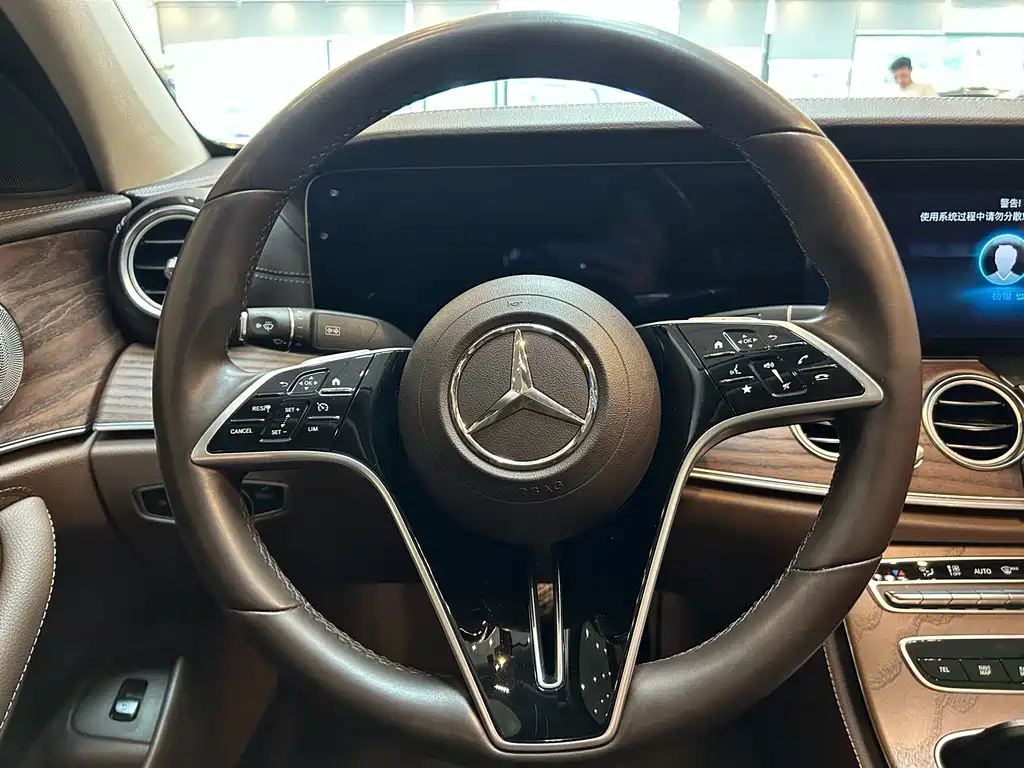 Mercedes-Benz E-Class — фото 10