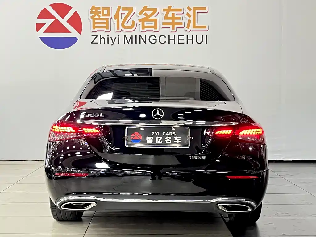 Mercedes-Benz E-Class — фото 13