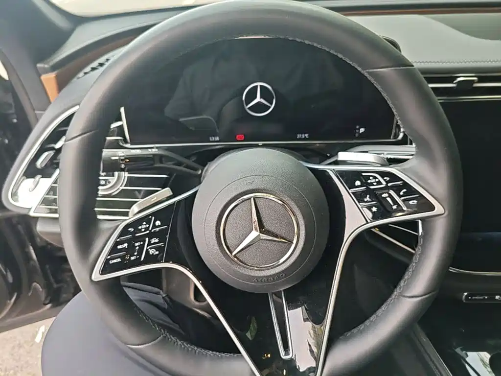 Mercedes-Benz E-Class — фото 11