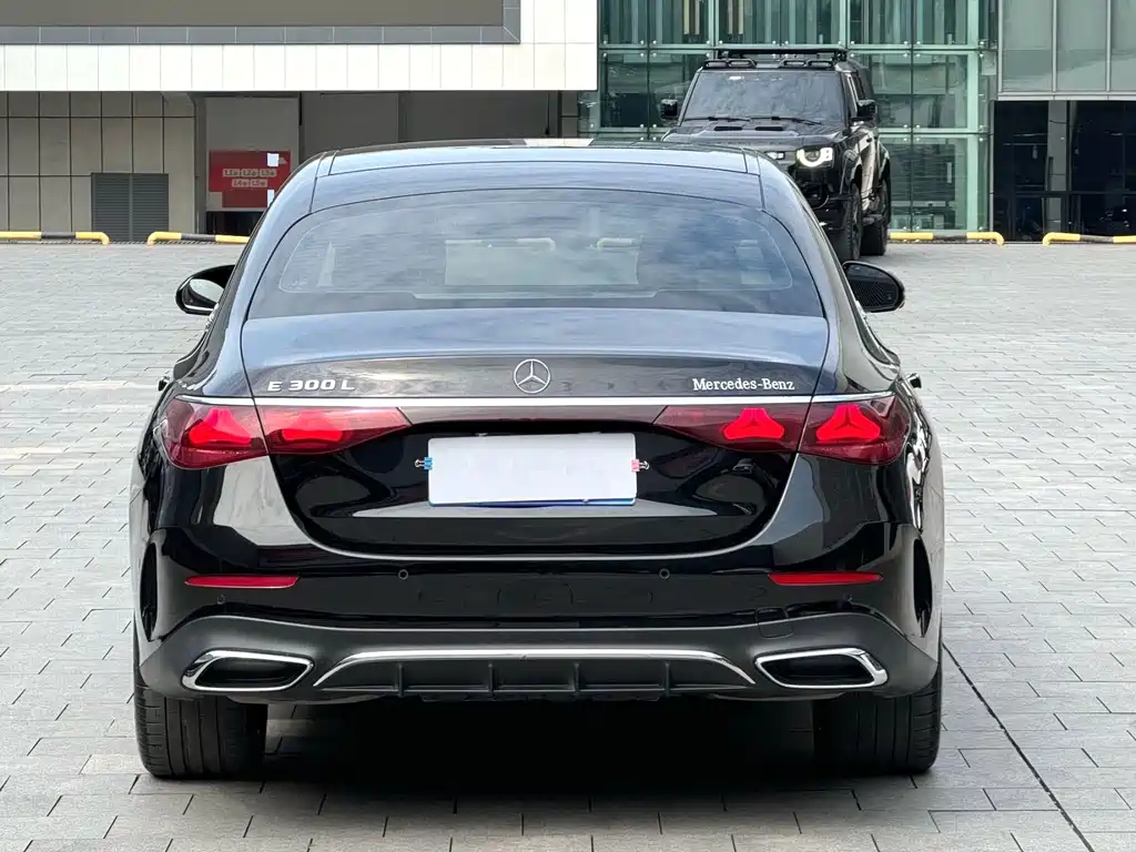 Mercedes-Benz E-Class — фото 8